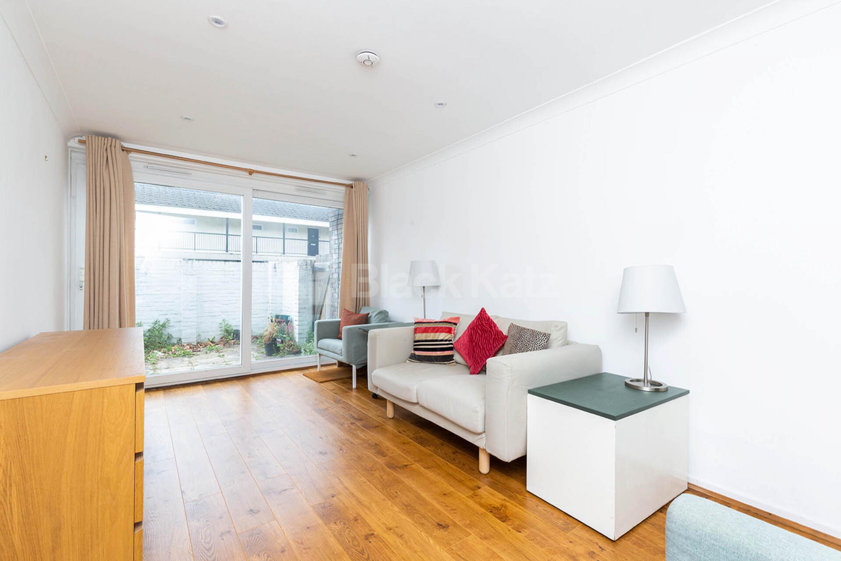 Well presented maisonette located on the borders of Camden and Islington  Blundell Street, Islington N7
